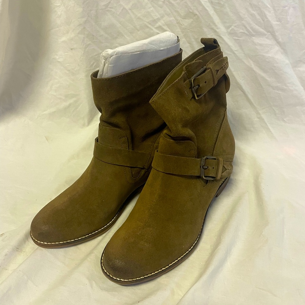 NWT Dolce Vita boot with buckles size 9